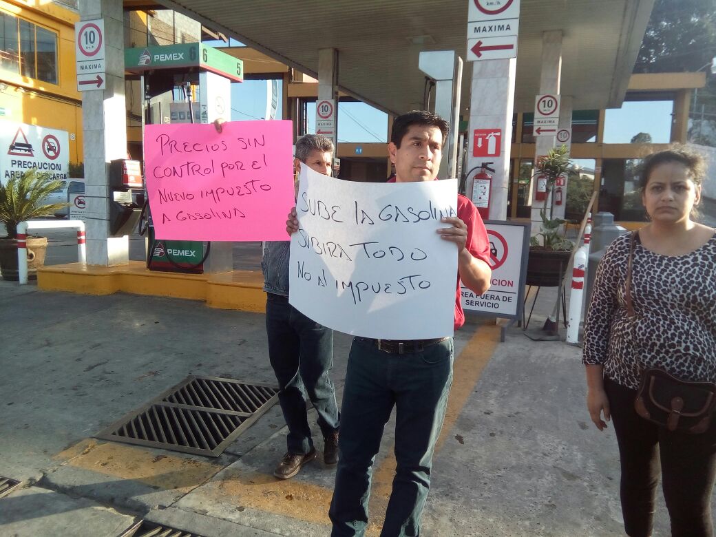 Protesta contra el gasolinazo reúne a decenas en Huauchinango
