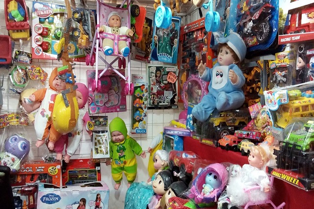 Cierres y rumores afectan venta de juguetes en Teziutlán