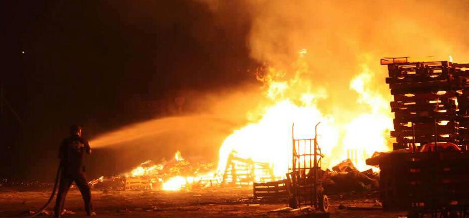 Explota bodega de combustible robado en Palmar de Bravo