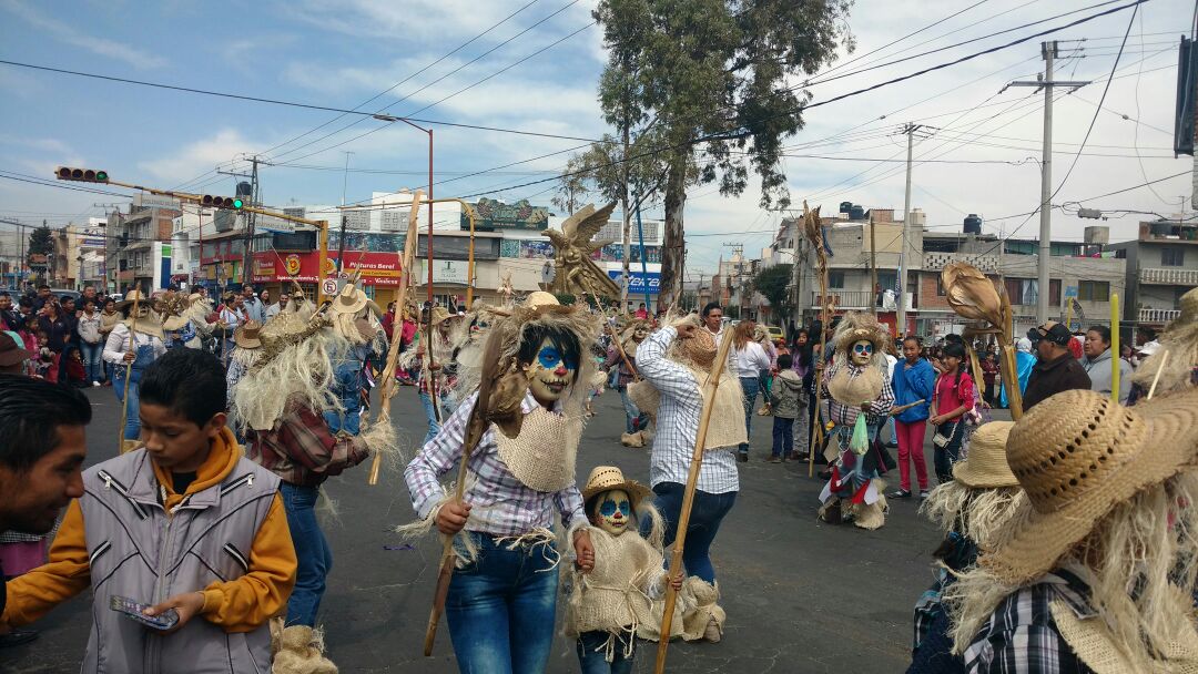 Desfilan por Carnaval Suma de Tradiciones en Texmelucan