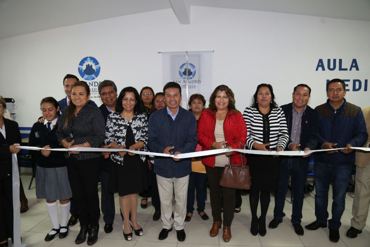 Inauguran aulas de medios para más de mil alumnos de San Andrés