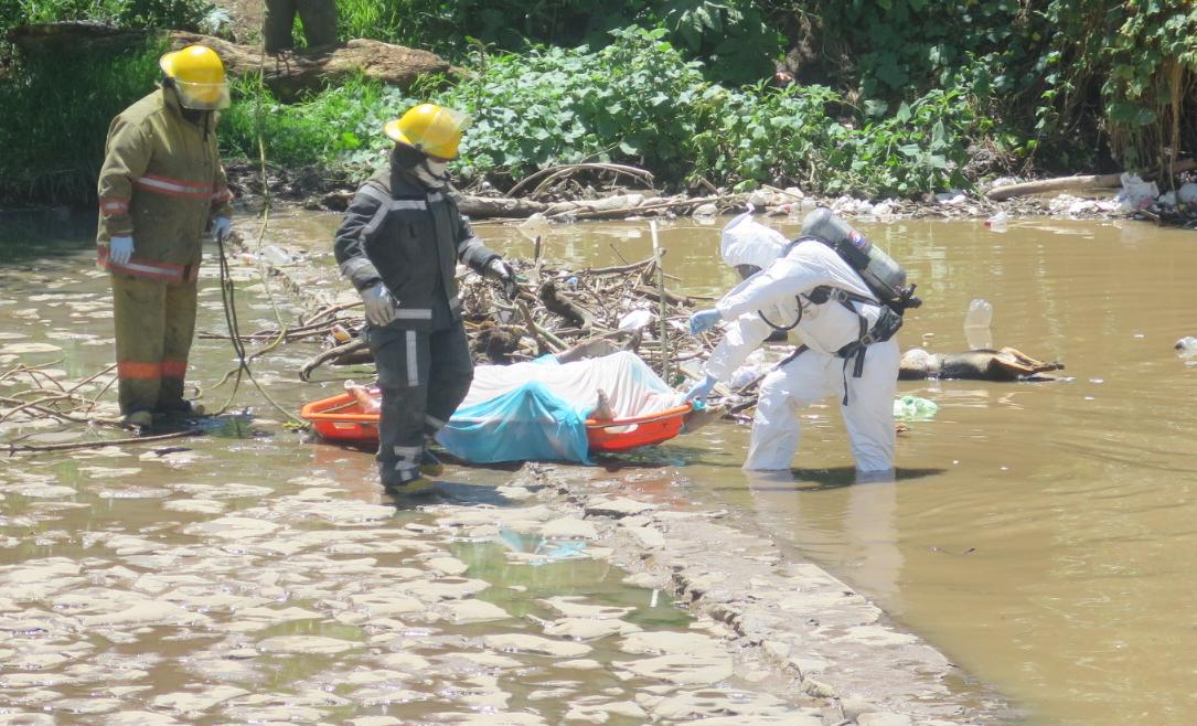 Hallan cadáver flotando en el río Atoyac