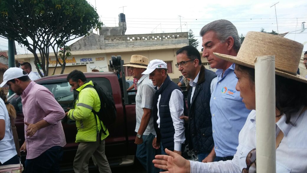  Llueven reproches a Gali en visita a damnificados de Metepec