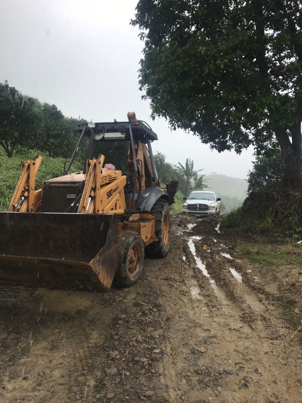 Caminos destrozados por las lluvias en Francisco Z. Mena