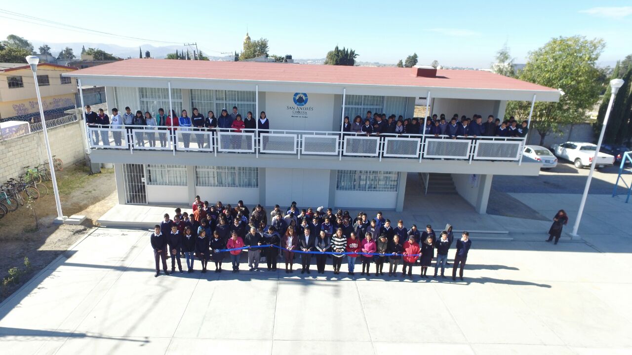 Paisano entrega equipo y muebles en bachillerato de San Andrés