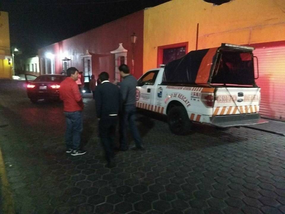 Pareja de director de Serdán choca patrulla y deja 2 heridos