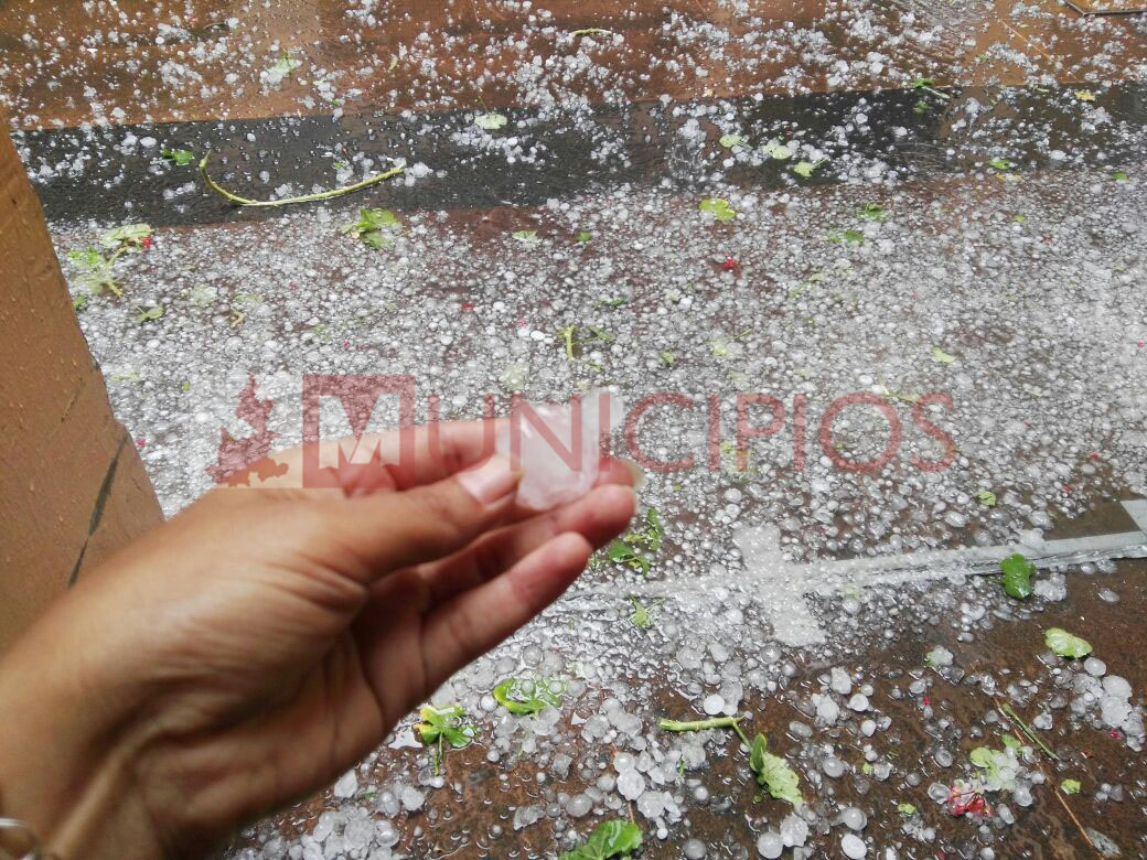 VIDEO: Granizo de hasta 3 centímetros cae sobre Tehuacán