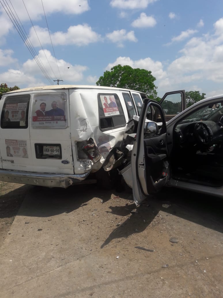 Policías ebrios embisten camioneta de Morena en Z. Mena