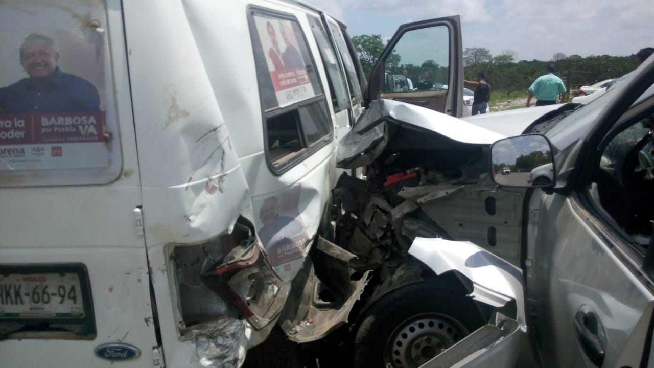Policías ebrios embisten camioneta de Morena en Z. Mena