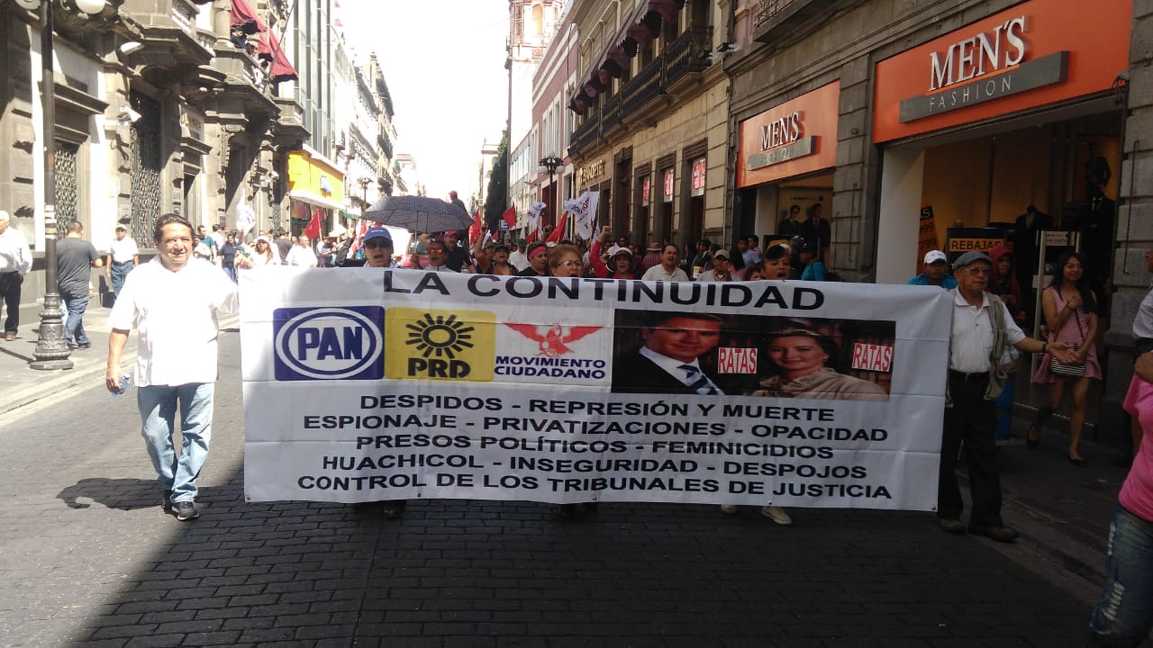 Ciudadanos se manifiestan contra desaseo electoral en Puebla 