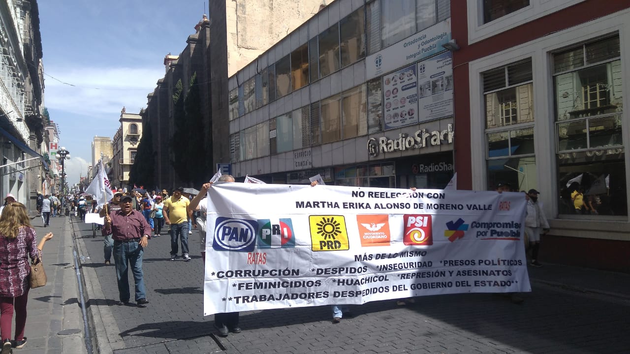 Ciudadanos se manifiestan contra desaseo electoral en Puebla 