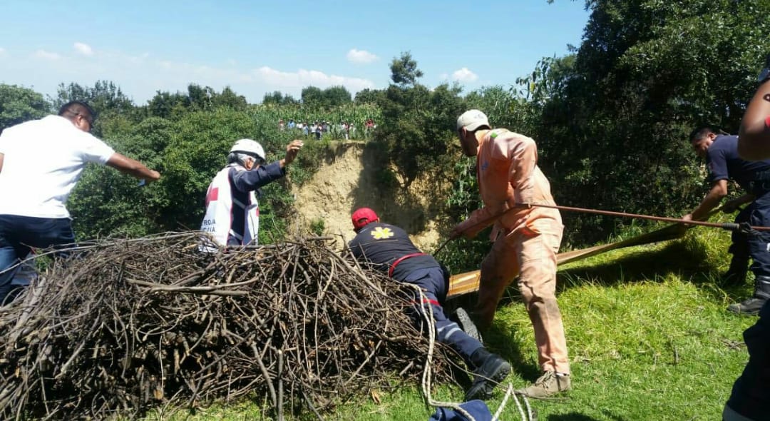 Muere hombre al caer a barranca en Chiautzingo