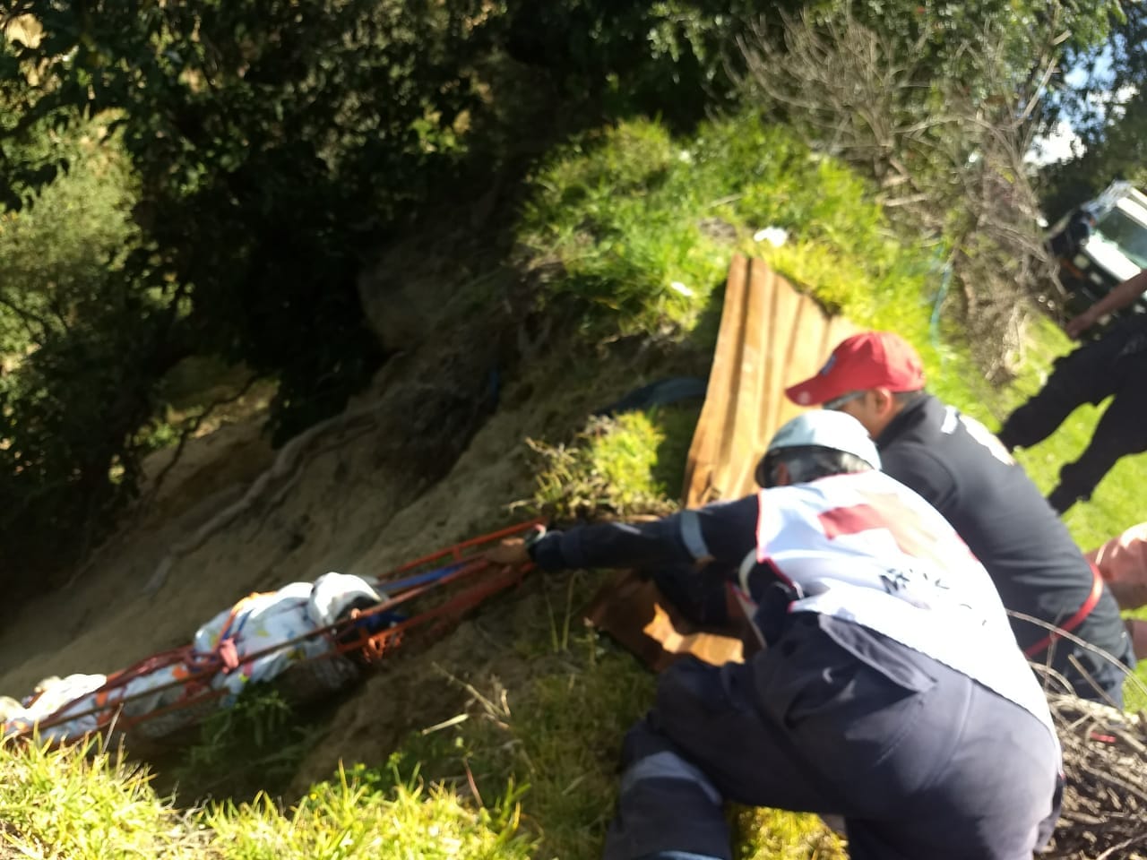 Muere hombre al caer a barranca en Chiautzingo