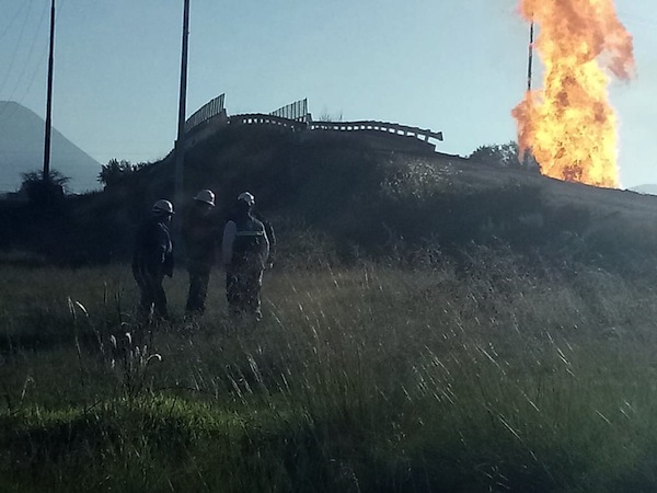 VIDEO: Cumple más de 36 horas incendio en toma de Acajete