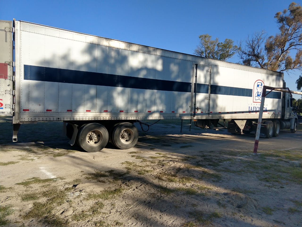 Delincuentes roban camión sin darse cuenta que iba vacío