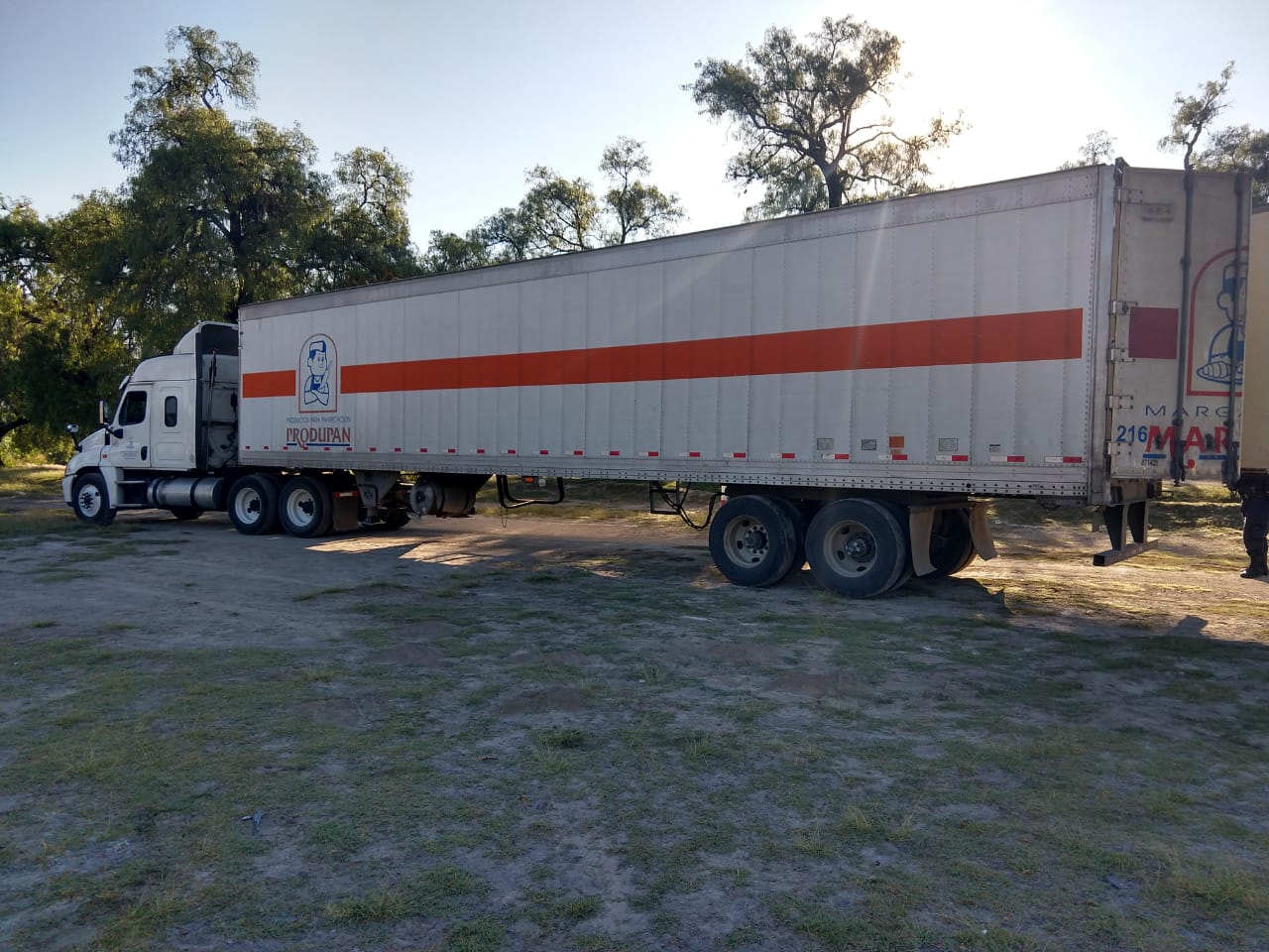 Delincuentes roban camión sin darse cuenta que iba vacío