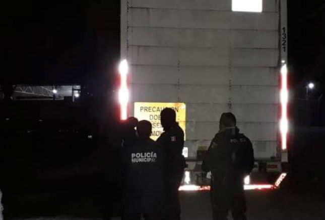 Tras balacera, policía recupera camión robado en Tlacotepec