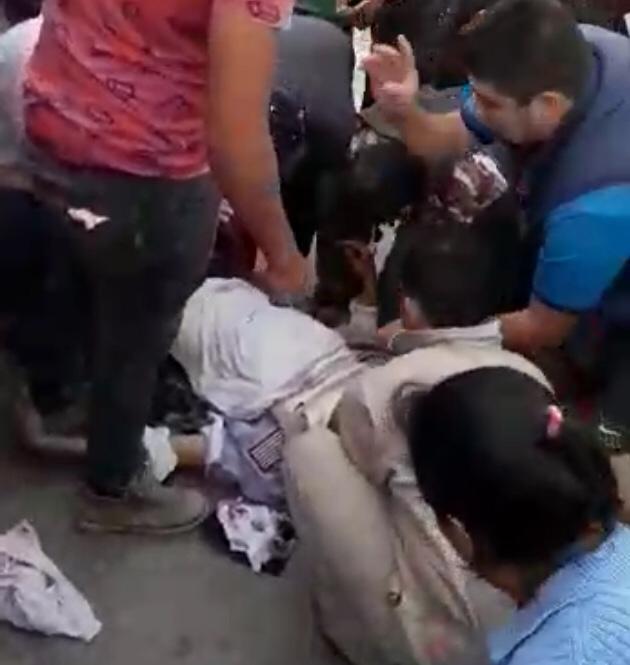 VIDEO: Cuete estalla en procesión y deja 14 heridos en Serdán