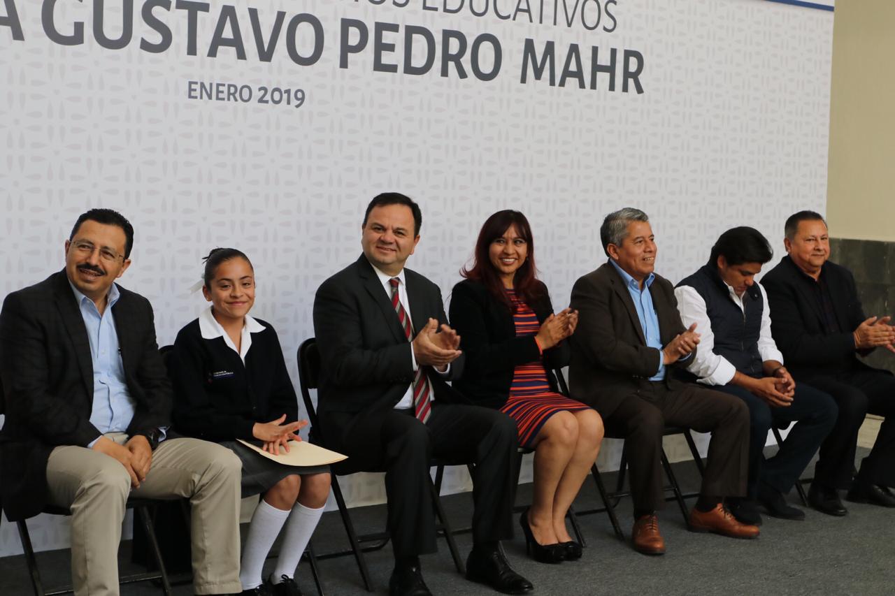 Almeida inaugura rehabilitación de primaria en Puebla