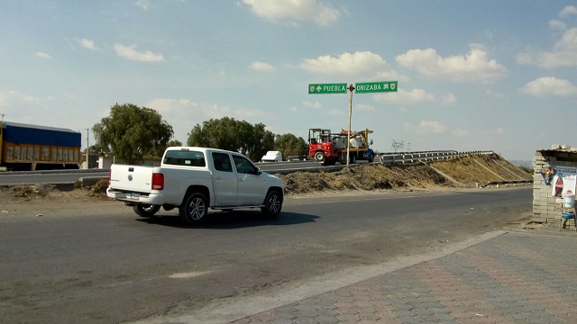 Roban tráiler con 30 toneladas de abarrotes en la Puebla-Orizaba