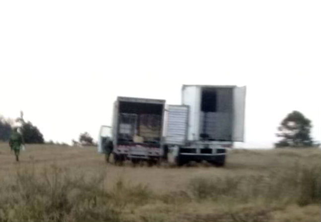 Hallan camionetas y combustible robado en Ahuazotepec