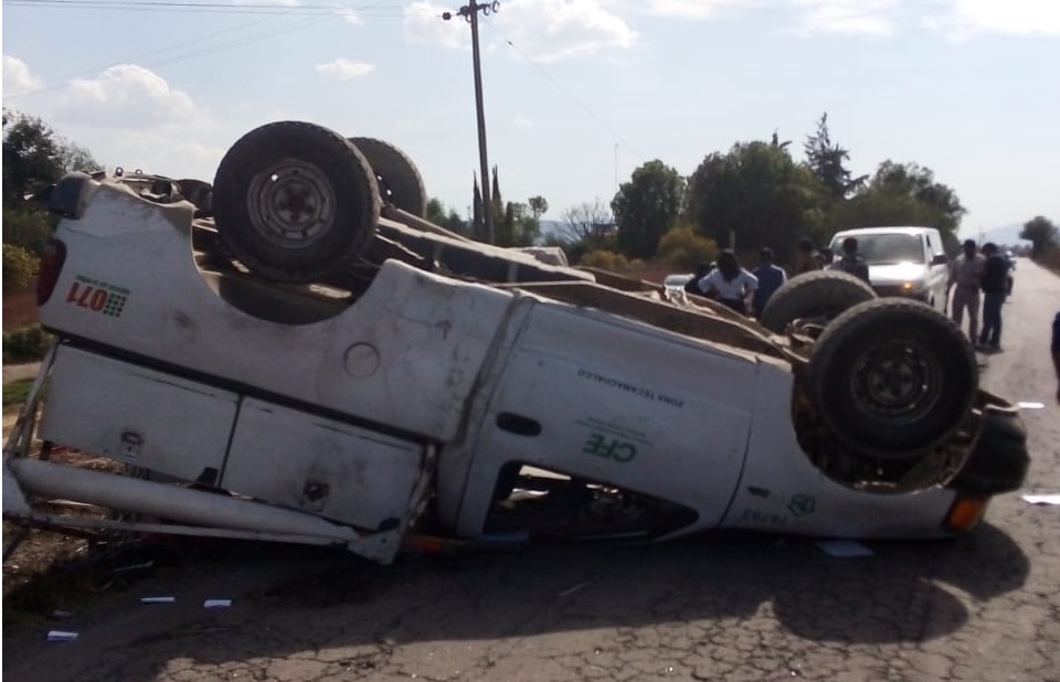 Muere trabajador de CFE en volcadura en Tecamachalco