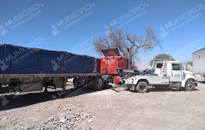 Aseguran bodega con vehículos robados en Tecamachalco