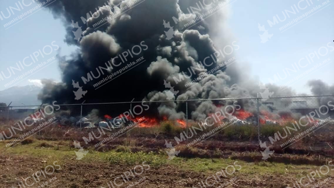 VIDEO Pánico por incendio sobre la federal México-Puebla