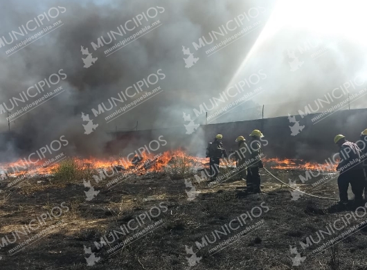 VIDEO Pánico por incendio sobre la federal México-Puebla