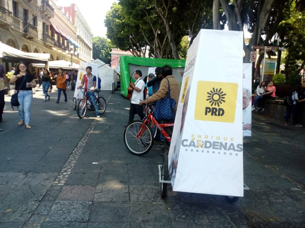 Cárdenas y PRD violan Coremun con propaganda en el zócalo
