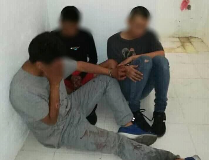 Queman patrullas en Acajete, intentan linchar a delincuentes