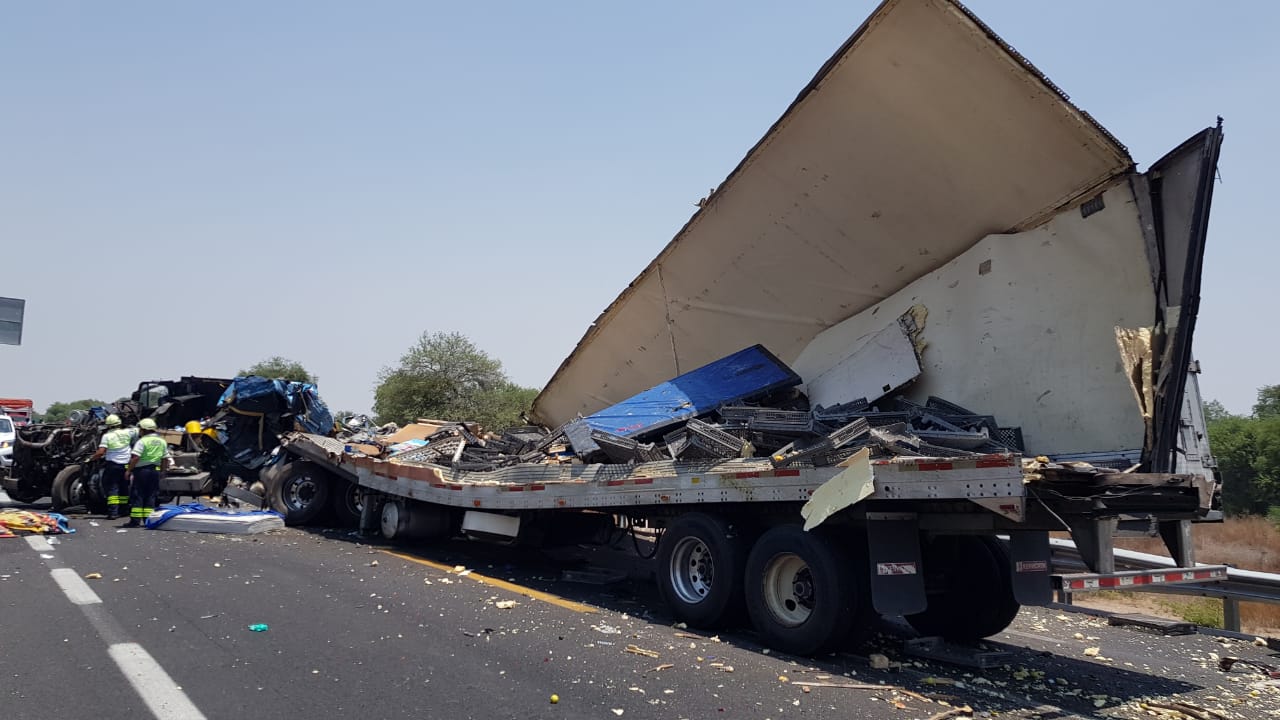 Un muerto en choque de camiones en la Cuacnopalan-Oaxaca