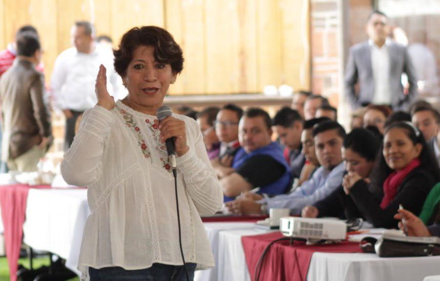 Exige Delfina Gómez a Creel sacar las manos de elección poblana