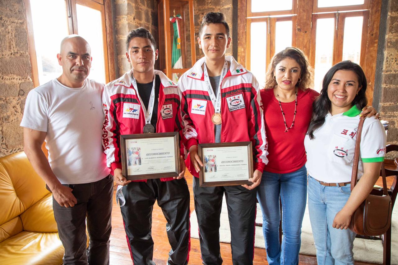 Ganan poblanos Olimpiada Nacional Juvenil de Taekwondo