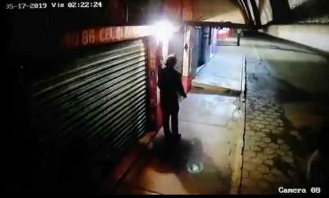 VIDEO Hasta los focos se roban en Tecamachalco