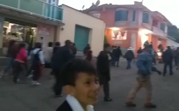 Intentan linchar a embarazada y queman auto en Tlahuapan