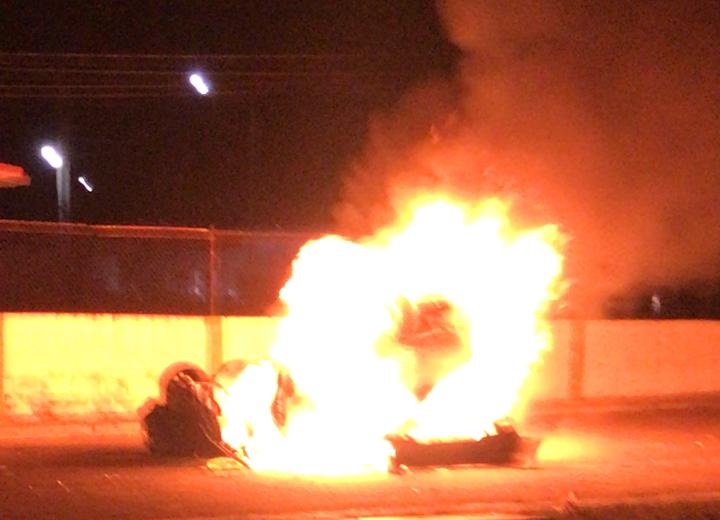 Intentan linchar a embarazada y queman auto en Tlahuapan