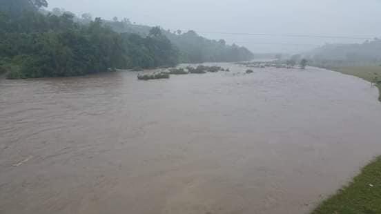 Se bañaba en el río cuando resbaló y se lo llevó la corriente