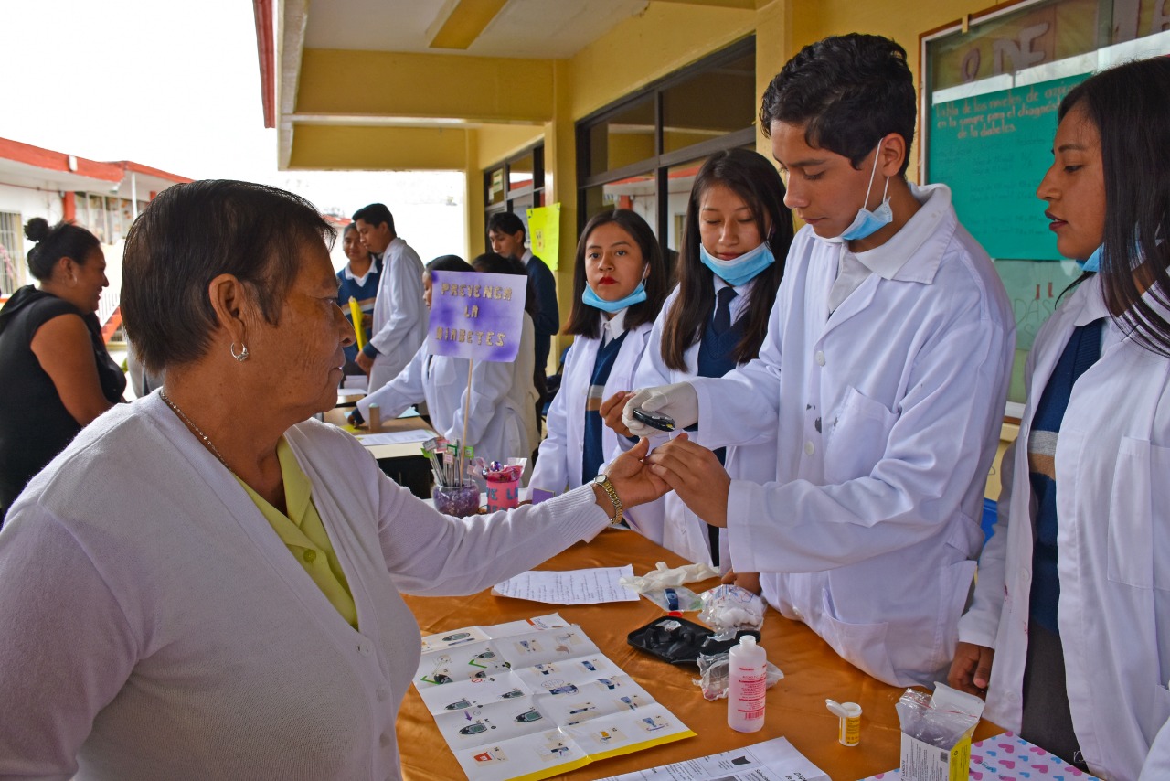 Bachillerato realiza demostración de actividades en Texmelucan