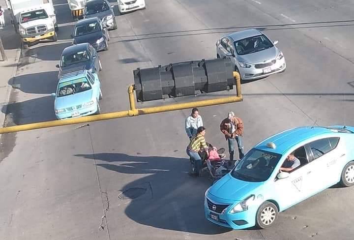Mujer en moto fue arrollada por un auto en Amozoc