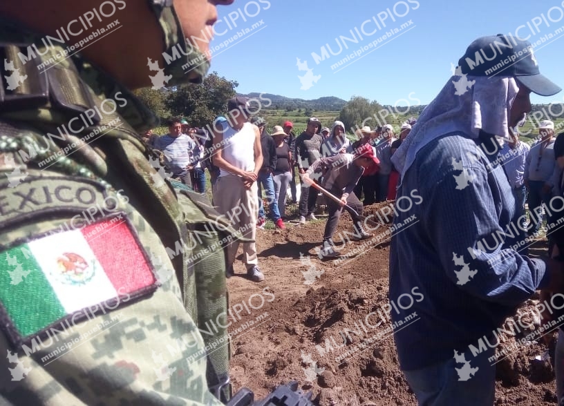 En Tlahuapan impiden exhumar cuerpos de ejecutados por marinos