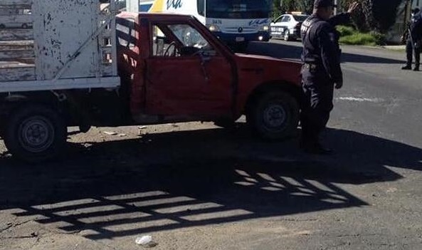 Chocan policías auxiliares con particular en Oriental