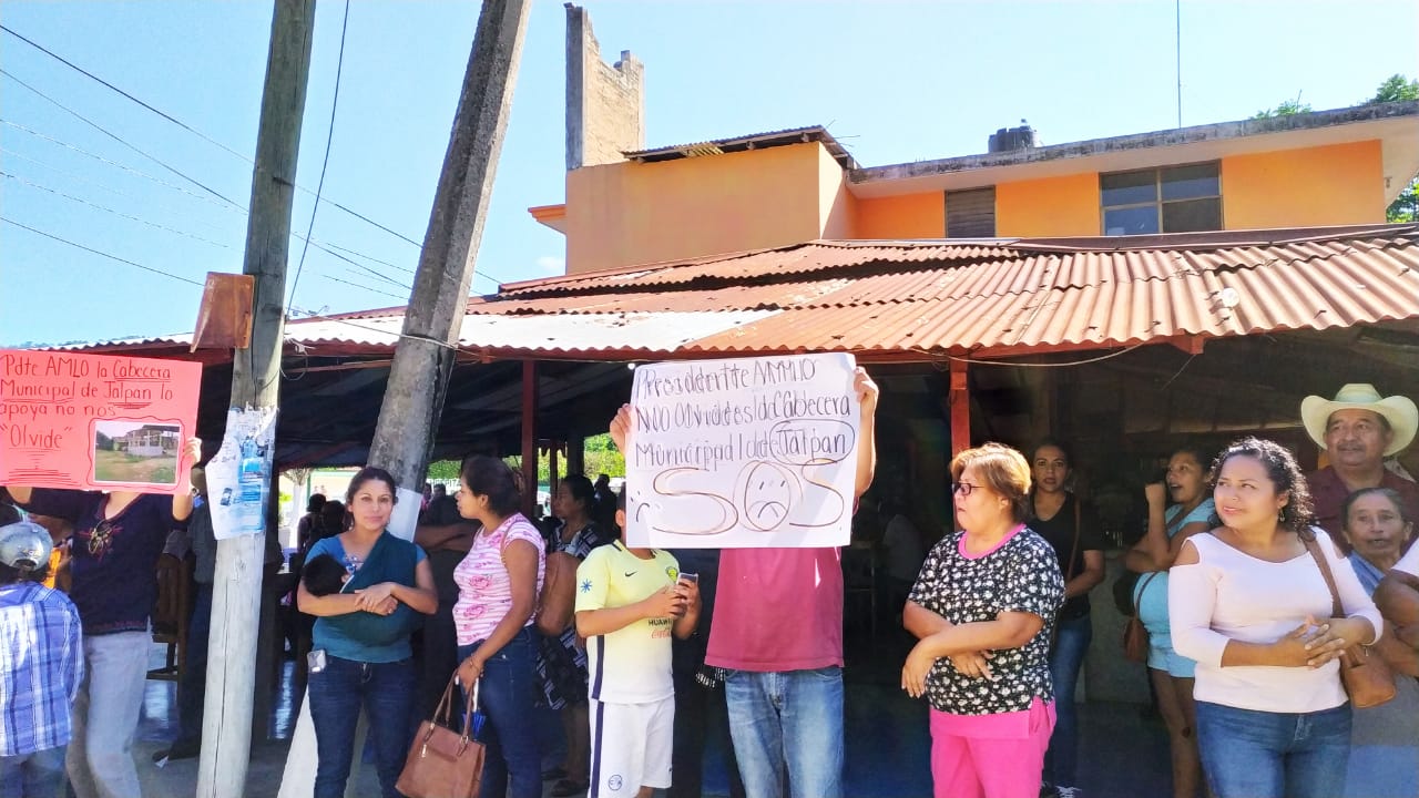 Habitantes exigen rehabilitación de camino en Jalpan