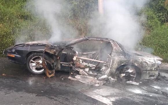 Conductor sufre quemaduras tras incendiarse su auto en Teziutlán