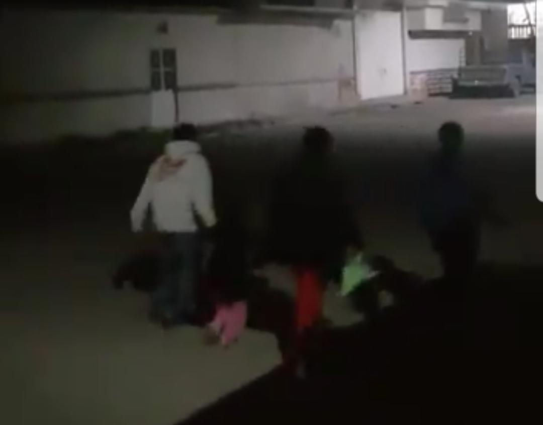 VIDEO Huyen familias por balacera en Tepeaca
