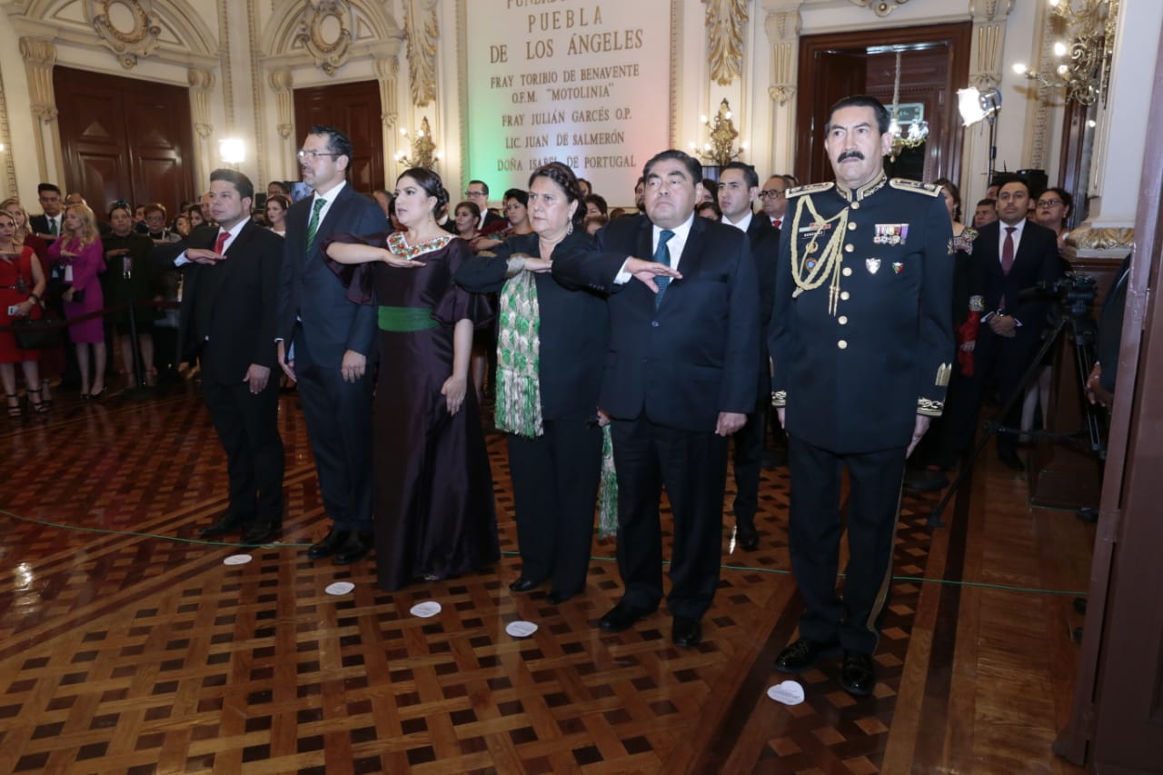 VIDEO Desde Palacio Municipal, Barbosa encabeza Grito de Independencia