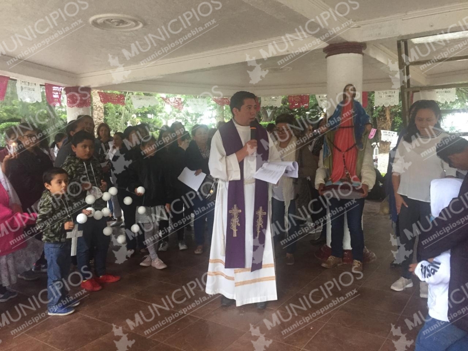 Católicos rezan por la paz en Tecamachalco