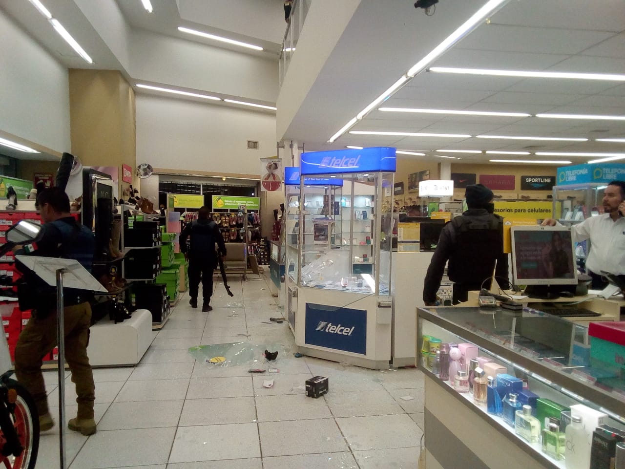 Intentan robar Coppel; llega policía municipal y huyen del lugar