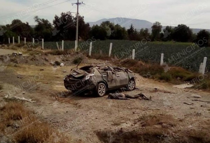 Familia sale volando y muere en volcadura sobre la Puebla-Orizaba