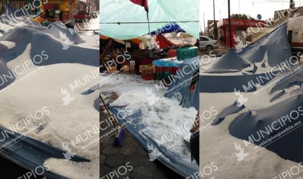 Granizada tira puestos de tianguis en Palmar de Bravo